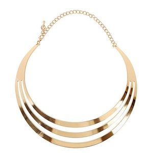 Nice big and beautiful statement necklace choki